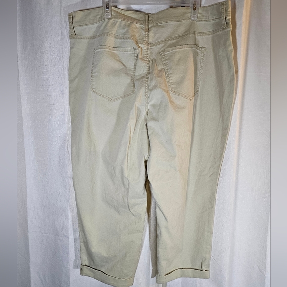 2/$20 Jessica Simpson 18W Boyfriend Capri Pants - Picture 6 of 7